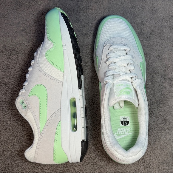 Nike air max 1
Essential vapor green
Brand new - Picture 3 of 11